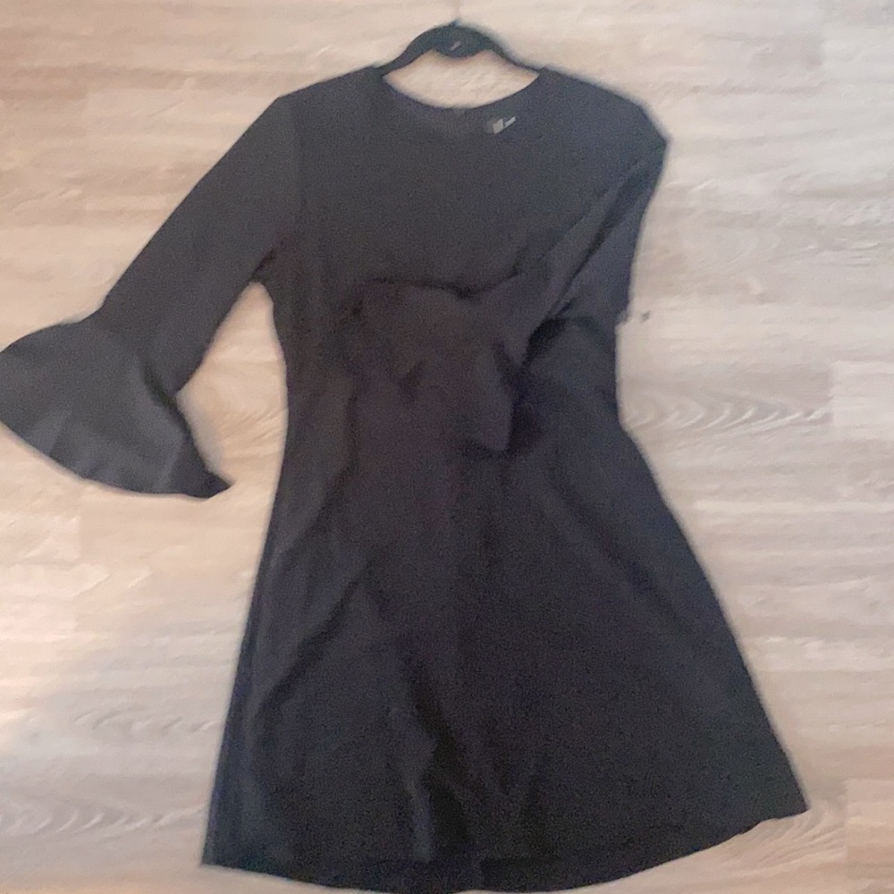 Mini Lulu black dress with long sleeves & zipper in back M